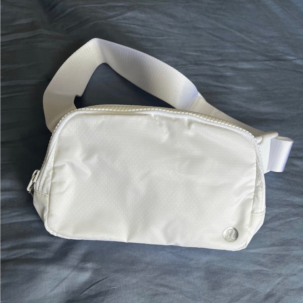 Lululemon Everywhere Belt Bag White